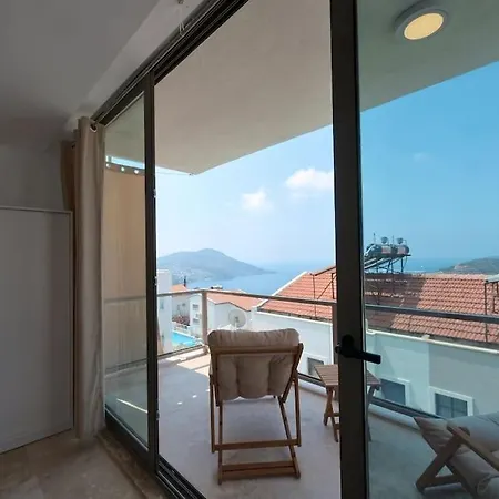 Central Triplex With Pool & Partial Sea View Holiday home *
