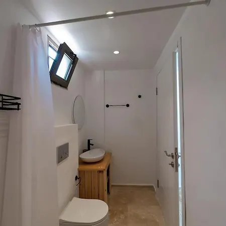 Central Triplex With Pool & Partial Sea View Holiday home