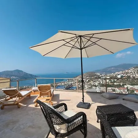 Ferienhaus Central Triplex With Pool & Partial Sea View *